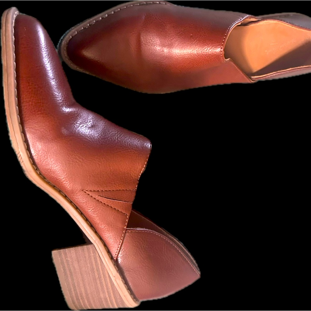 BEAUTIFUL NEW LEATHER MULES
